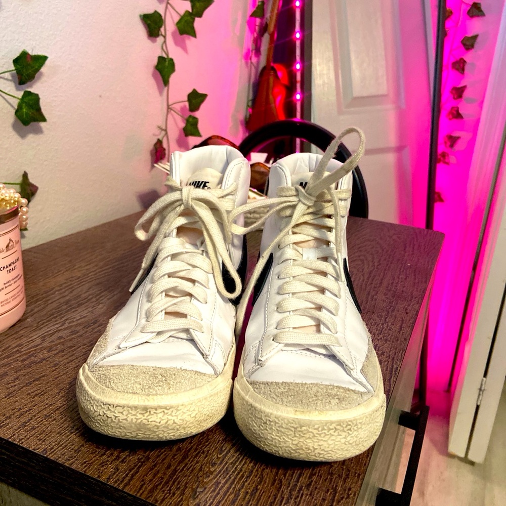 Nike blazers black and white